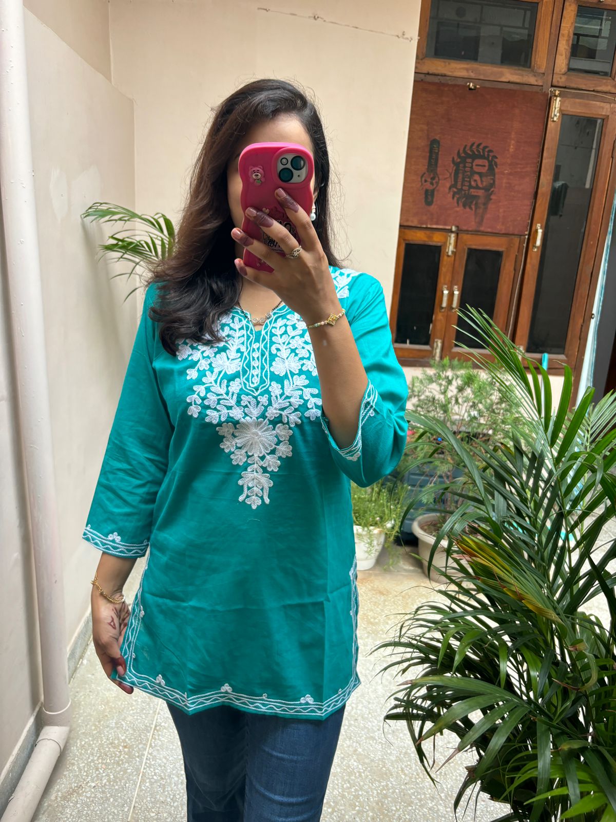 Sort Kurti
