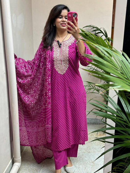 Magenta Bandhani Glow 💖✨