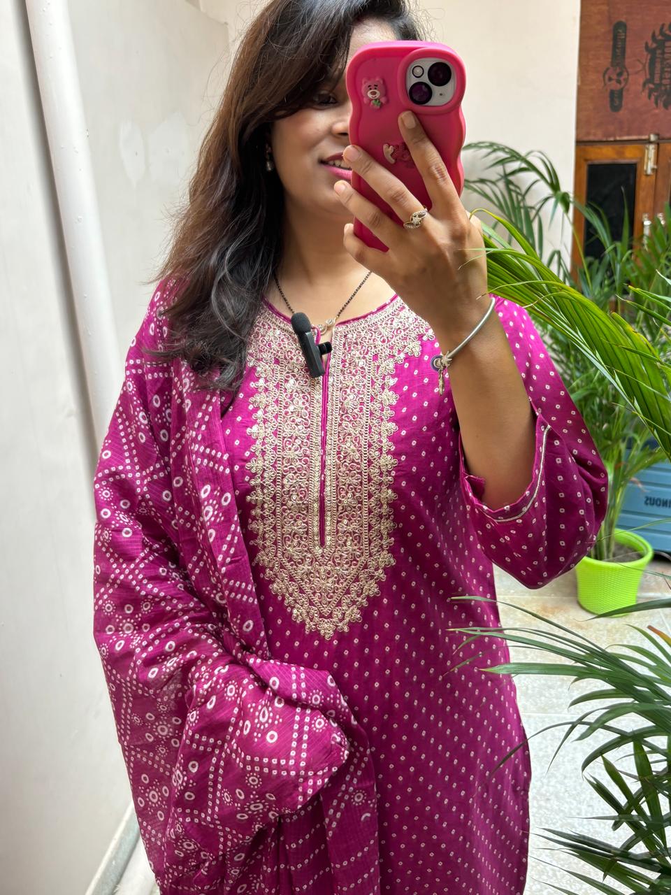 Magenta Bandhani Glow 💖✨