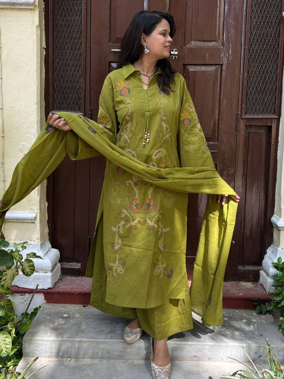 Collar Neck Premium Suit Set - Mehndi Green