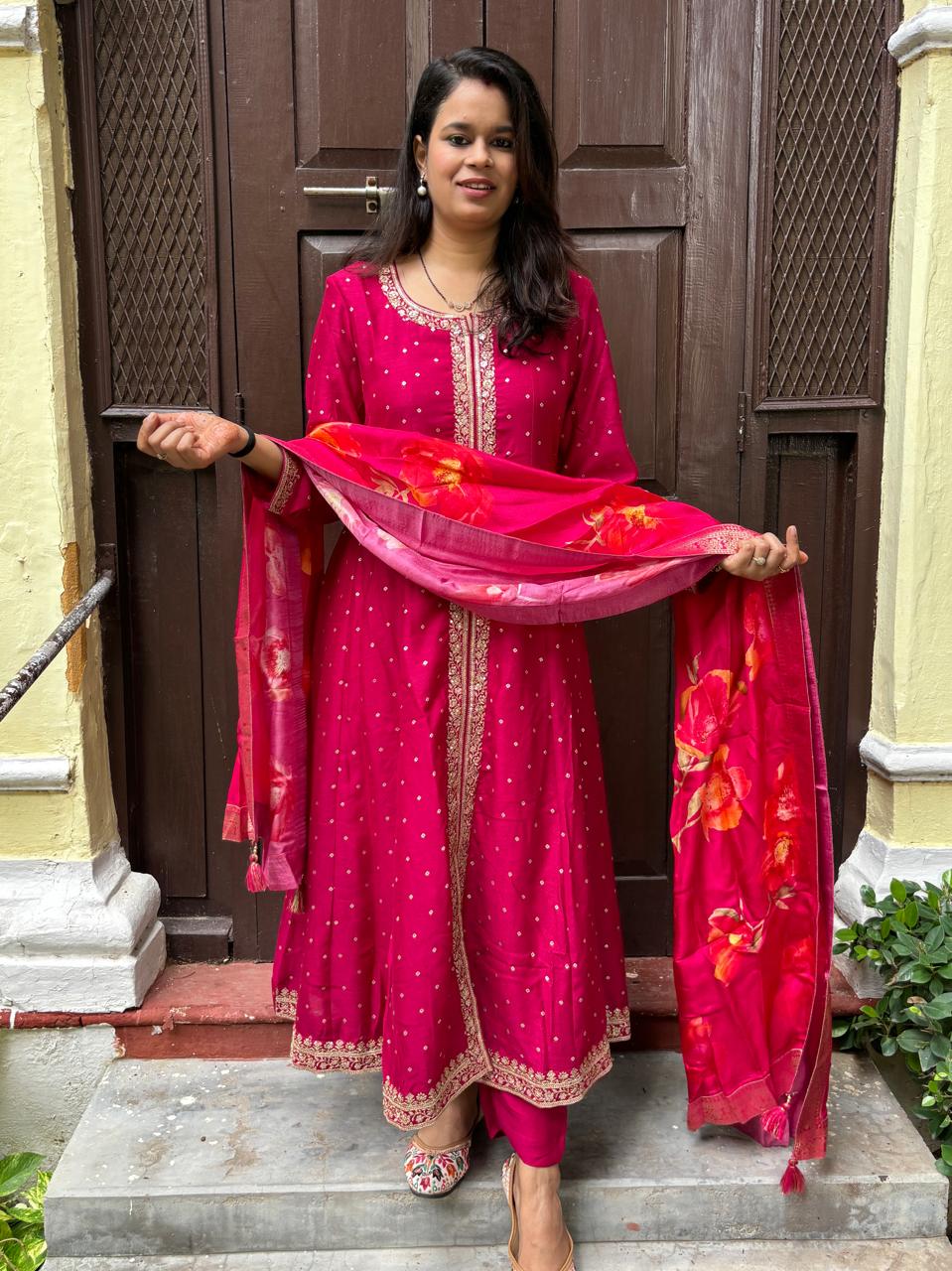 Gulabi Noor Anarkali